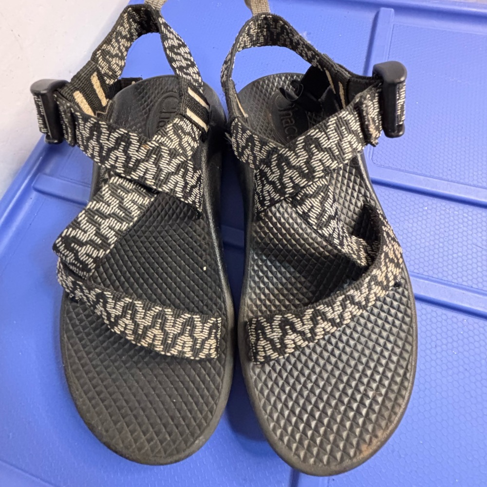 Chacos Z Boulder 2 Black White Zig Zag Strappy Sandals Sz 1 Excellent Condition